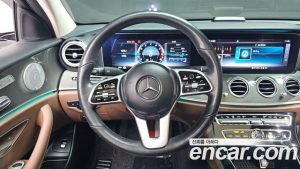 Mercedes-Benz E-Class E300 4MATIC AMG Line 2020 года из Южной Кореи