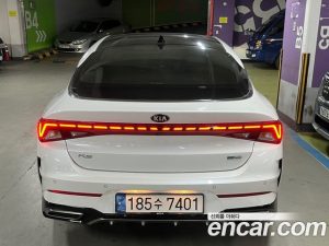 Kia K5 Signature 2021 года из Южной Кореи