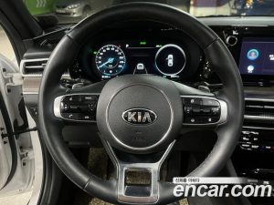Kia K5 Signature 2021 года из Южной Кореи