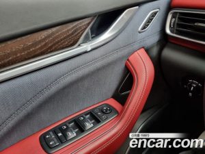 Maserati Levante 3.0 AWD GranLusso 2020 года из Южной Кореи