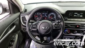 Kia Seltos Дизель 1.6 2WD 2021 года из Южной Кореи