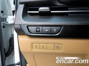 Kia Carnival 9-Seater Prestige 2021 года из Южной Кореи
