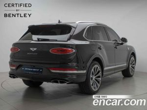 Bentley Bentayga 4.0 V8 Azure 2023 года из Южной Кореи