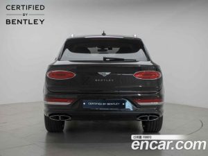 Bentley Bentayga 4.0 V8 Azure 2023 года из Южной Кореи