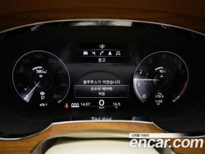 Bentley Bentayga 4.0 V8 Azure 2023 года из Южной Кореи