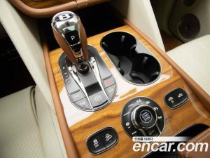 Bentley Bentayga 4.0 V8 Azure 2023 года из Южной Кореи