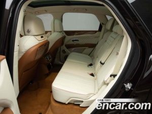 Bentley Bentayga 4.0 V8 Azure 2023 года из Южной Кореи