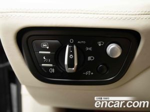 Bentley Bentayga 4.0 V8 Azure 2023 года из Южной Кореи