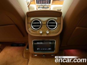 Bentley Bentayga 4.0 V8 Azure 2023 года из Южной Кореи