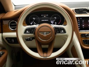 Bentley Bentayga 4.0 V8 Azure 2023 года из Южной Кореи