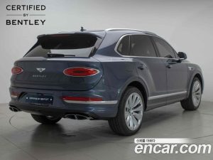 Bentley Bentayga 4.0 V8 Azure 2023 года из Южной Кореи