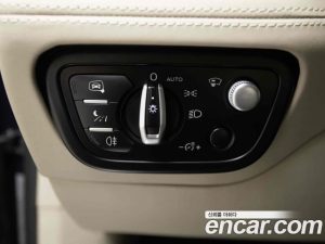 Bentley Bentayga 4.0 V8 Azure 2023 года из Южной Кореи