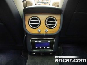 Bentley Bentayga 4.0 V8 Azure 2023 года из Южной Кореи