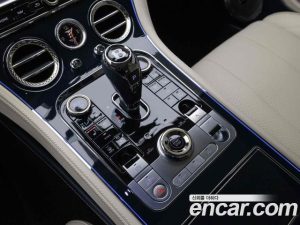 Bentley Continental 4.0 GT Azure 2023 года из Южной Кореи