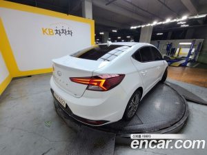 Hyundai AVANTE 1.6 2020 года из Южной Кореи