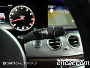 Mercedes-Benz E-Class E300 4MATIC AMG Line 2020 года из Южной Кореи
