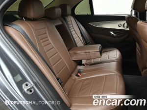 Mercedes-Benz E-Class E300 4MATIC AMG Line 2020 года из Южной Кореи