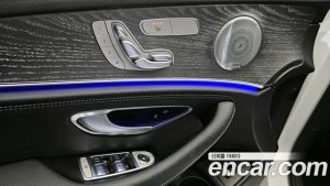 Mercedes-Benz E-Class E350 4MATIC AMG Line 2021 года из Южной Кореи