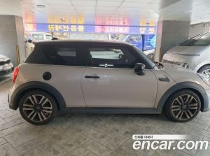 Mini Cooper CLASSIC 2024 года из Южной Кореи