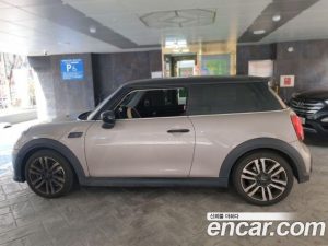 Mini Cooper CLASSIC 2024 года из Южной Кореи