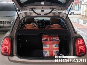 Mini Cooper CLASSIC 2024 года из Южной Кореи