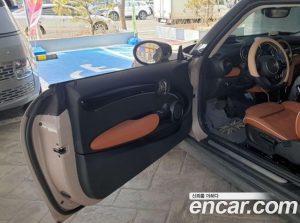 Mini Cooper CLASSIC 2024 года из Южной Кореи
