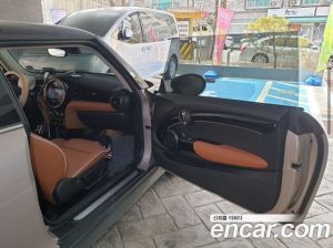 Mini Cooper CLASSIC 2024 года из Южной Кореи