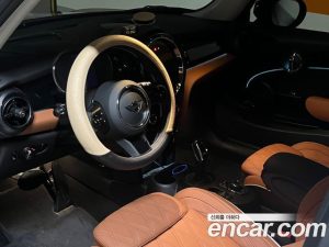 Mini Cooper CLASSIC 2024 года из Южной Кореи
