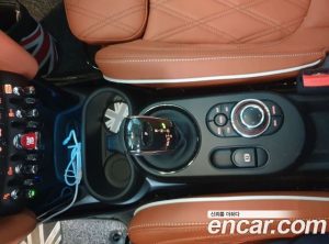 Mini Cooper CLASSIC 2024 года из Южной Кореи