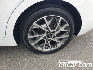 Hyundai AVANTE 1.6 2020 года из Южной Кореи
