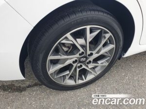 Hyundai AVANTE 1.6 2020 года из Южной Кореи