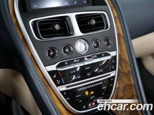 Astonmartin DB11 4.0 V8 Volante 2020 года из Южной Кореи