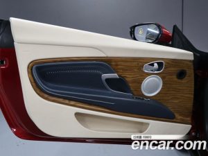 Astonmartin DB11 4.0 V8 Volante 2020 года из Южной Кореи