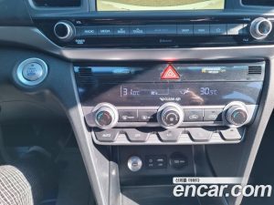 Hyundai AVANTE 1.6 2020 года из Южной Кореи