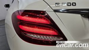 Mercedes-Benz E-Class E300 Avantgarde 2020 года из Южной Кореи