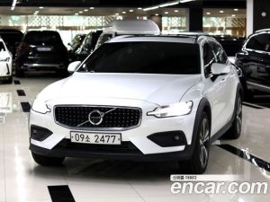 Volvo V60 T5 PRO AWD 2020 года из Южной Кореи