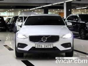 Volvo V60 T5 PRO AWD 2020 года из Южной Кореи