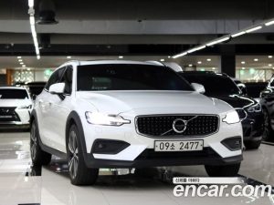 Volvo V60 T5 PRO AWD 2020 года из Южной Кореи