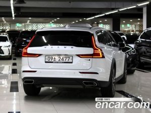 Volvo V60 T5 PRO AWD 2020 года из Южной Кореи