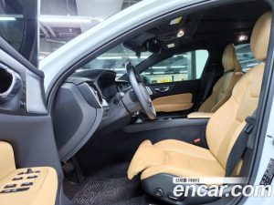 Volvo V60 T5 PRO AWD 2020 года из Южной Кореи