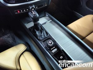 Volvo V60 T5 PRO AWD 2020 года из Южной Кореи
