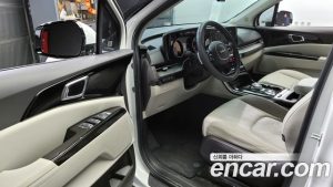 Kia Carnival 7-Seater на открытом воздухе 2023 года из Южной Кореи