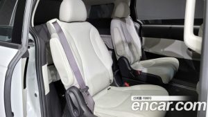 Kia Carnival 7-Seater на открытом воздухе 2023 года из Южной Кореи