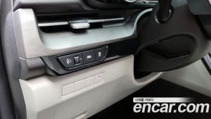 Kia Carnival 7-Seater на открытом воздухе 2023 года из Южной Кореи