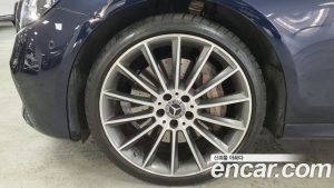 Mercedes-Benz E-Class E350 4MATIC AMG Line 2021 года из Южной Кореи