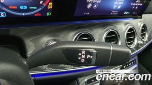 Mercedes-Benz E-Class E350 4MATIC AMG Line 2021 года из Южной Кореи