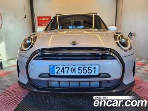 Mini Cooper CLASSIC 2024 года из Южной Кореи