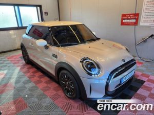 Mini Cooper CLASSIC 2024 года из Южной Кореи