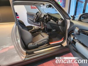 Mini Cooper CLASSIC 2024 года из Южной Кореи