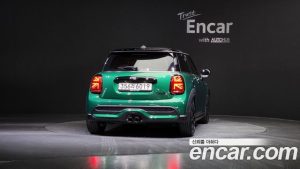 Mini Cooper CLASSIC COMFORT PACK 2023 года из Южной Кореи